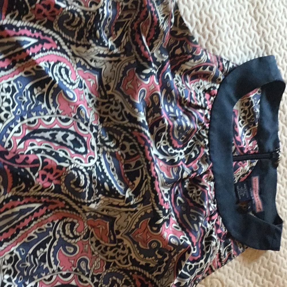 Sleeveless lined woman’s top